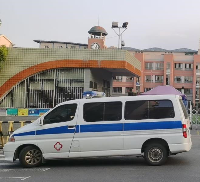 上城救护车出租护送骨折病人一公里多少钱